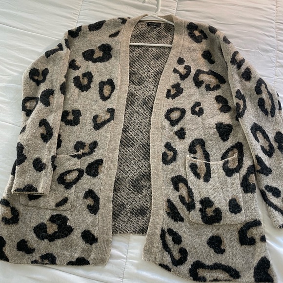 Oversized leopard cardigan size medium - Picture 6 of 6